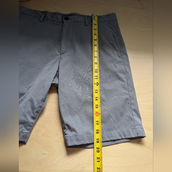 THEORY Men Short Classic Fit Size 32 Made In USA Color Kaki/Gray - Picture 9 of 10